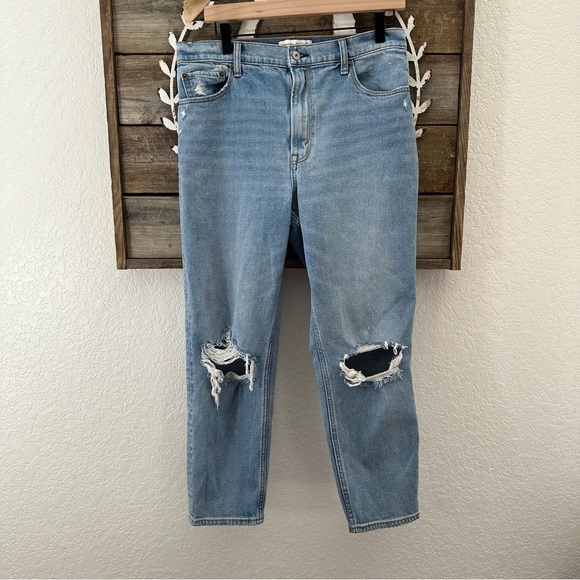 Abercrombie & Fitch The Mom‎ High Rise Distressed Blue Jeans size 31 12 - Picture 1 of 8